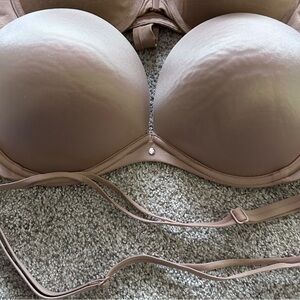 2 bras! Victoria’s Secret Racer back and strapless bra’s. EUC 36 D on both.